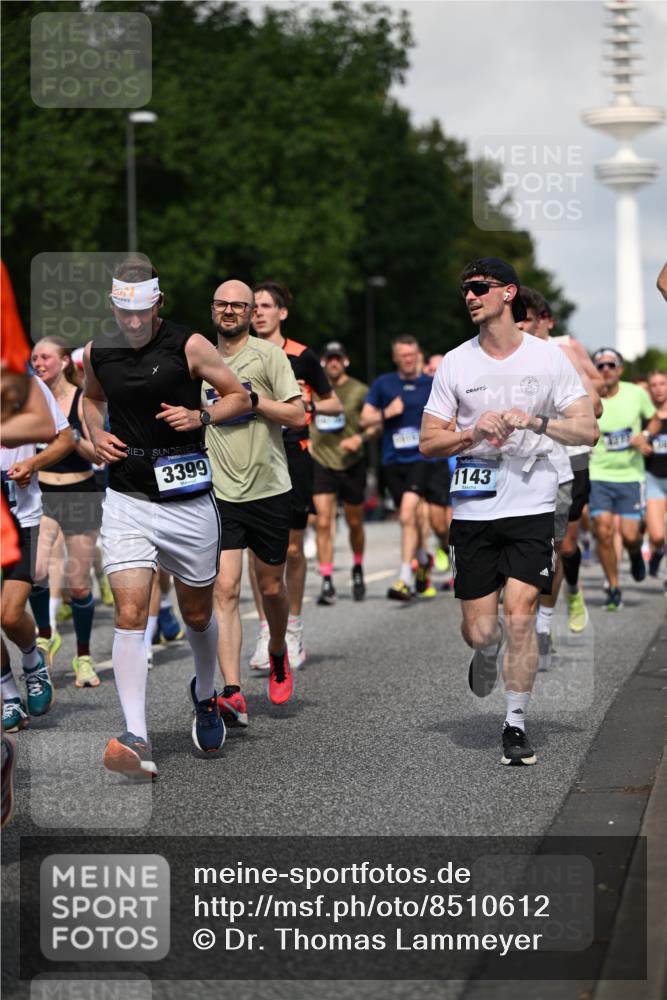 29.06.2025 - hella hamburg halbmarathon Dr. Thomas Lammeyer http://msf.ph/oto/8510612 29.06.2025 09:59:49 Kennedybrücke 1061, 1120, 1143, 1151, 1216, 1257, 1267, 1452, 1507, 1592, 1689, 1976, 2250, 2260, 2504, 2818, 2884, 3060, 3399, 3543, 3945, 4033, 4127, 4346, 4557, 4938, 5116, 5607, 5708, 6115, 6134, 6168, 6481, 6994, 7100, 7224, 7332, 7943, 8273, 8390, 8668, 8821, 8989, 9074, 9551, 9934, 10408, 10596, 10603, 10811, 10895, 11009 meine-sportfotos.de