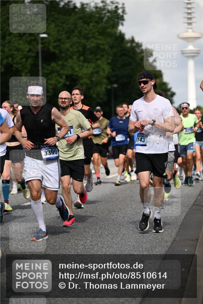 29.06.2025 - hella hamburg halbmarathon Dr. Thomas Lammeyer http://msf.ph/oto/8510614 29.06.2025 09:59:49 Kennedybrücke 1061, 1120, 1143, 1151, 1216, 1257, 1267, 1452, 1507, 1592, 1689, 1976, 2250, 2260, 2504, 2818, 2884, 3060, 3399, 3543, 3945, 4033, 4127, 4346, 4557, 4938, 5116, 5607, 5708, 6115, 6134, 6168, 6481, 6994, 7100, 7224, 7332, 7943, 8273, 8390, 8668, 8821, 8989, 9074, 9551, 9934, 10408, 10596, 10603, 10811, 10895, 11009 meine-sportfotos.de