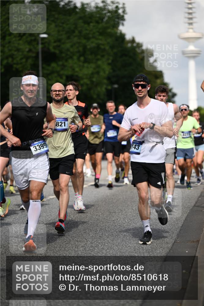 29.06.2025 - hella hamburg halbmarathon Dr. Thomas Lammeyer http://msf.ph/oto/8510618 29.06.2025 09:59:49 Kennedybrücke 1061, 1120, 1143, 1151, 1216, 1257, 1267, 1452, 1507, 1592, 1689, 1976, 2250, 2260, 2504, 2818, 2884, 3060, 3399, 3543, 3945, 4033, 4127, 4346, 4557, 4938, 5116, 5607, 5708, 6115, 6134, 6168, 6481, 6994, 7100, 7224, 7332, 7943, 8273, 8390, 8668, 8821, 8989, 9074, 9551, 9934, 10408, 10596, 10603, 10811, 10895, 11009 meine-sportfotos.de