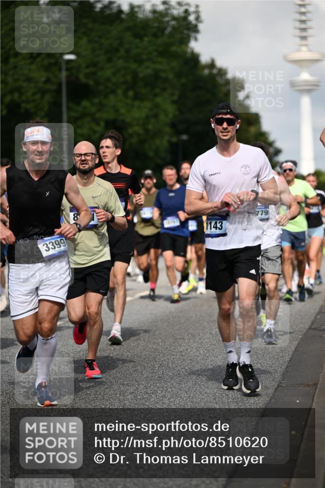 29.06.2025 - hella hamburg halbmarathon Dr. Thomas Lammeyer http://msf.ph/oto/8510620 29.06.2025 09:59:49 Kennedybrücke 1061, 1120, 1143, 1151, 1216, 1257, 1267, 1452, 1507, 1592, 1689, 1976, 2250, 2260, 2504, 2818, 2884, 3060, 3399, 3543, 3945, 4033, 4127, 4346, 4557, 4938, 5116, 5607, 5708, 6115, 6134, 6168, 6481, 6994, 7100, 7224, 7332, 7943, 8273, 8390, 8668, 8821, 8989, 9074, 9551, 9934, 10408, 10596, 10603, 10811, 10895, 11009 meine-sportfotos.de