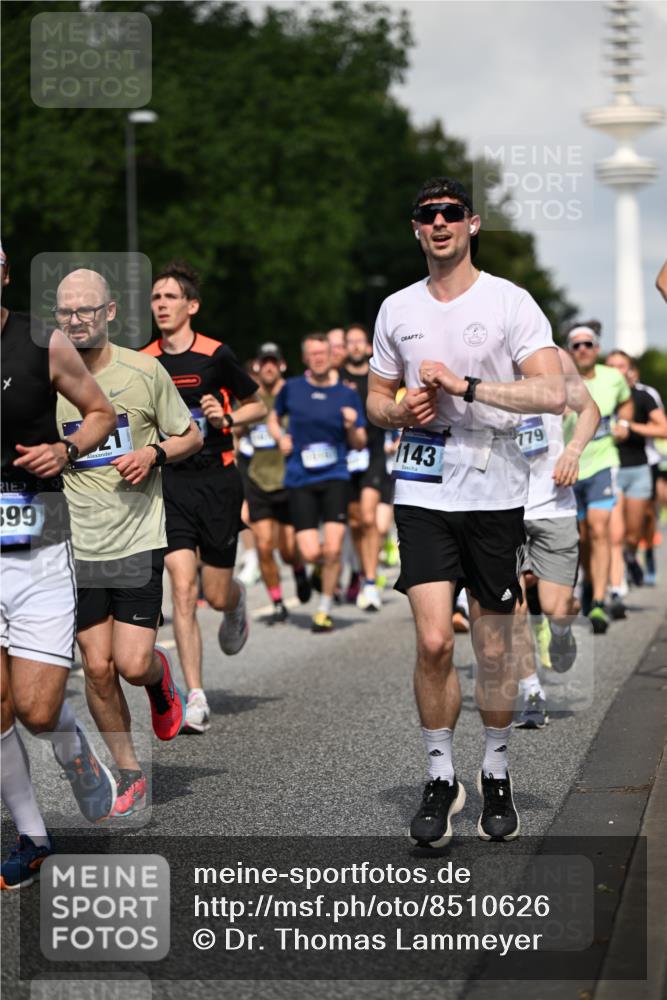 29.06.2025 - hella hamburg halbmarathon Dr. Thomas Lammeyer http://msf.ph/oto/8510626 29.06.2025 09:59:50 Kennedybrücke 1061, 1120, 1143, 1216, 1257, 1267, 1452, 1507, 1592, 1976, 2250, 2260, 2504, 2818, 2884, 2953, 3060, 3399, 3543, 3945, 4033, 4127, 4346, 4557, 4938, 5116, 5607, 5708, 6115, 6134, 6168, 6481, 6994, 7100, 7224, 7332, 7943, 8273, 8390, 8668, 8821, 8989, 9074, 9551, 9934, 10408, 10596, 10603, 10811, 10895, 11009 meine-sportfotos.de