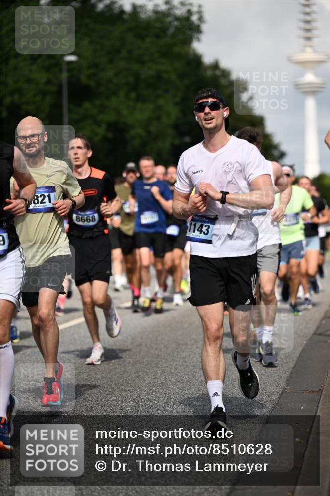 29.06.2025 - hella hamburg halbmarathon Dr. Thomas Lammeyer http://msf.ph/oto/8510628 29.06.2025 09:59:50 Kennedybrücke 1061, 1120, 1143, 1216, 1257, 1267, 1452, 1507, 1592, 1976, 2250, 2260, 2504, 2818, 2884, 2953, 3060, 3399, 3543, 3945, 4033, 4127, 4346, 4557, 4938, 5116, 5607, 5708, 6115, 6134, 6168, 6481, 6994, 7100, 7224, 7332, 7943, 8273, 8390, 8668, 8821, 8989, 9074, 9551, 9934, 10408, 10596, 10603, 10811, 10895, 11009 meine-sportfotos.de