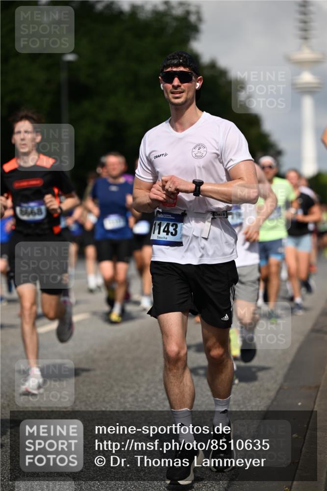 29.06.2025 - hella hamburg halbmarathon Dr. Thomas Lammeyer http://msf.ph/oto/8510635 29.06.2025 09:59:51 Kennedybrücke 1061, 1120, 1143, 1216, 1257, 1267, 1452, 1507, 1592, 1976, 2250, 2260, 2504, 2818, 2884, 2953, 3060, 3399, 3543, 3945, 4127, 4346, 4557, 4938, 5116, 5607, 5708, 6115, 6134, 6168, 6481, 6994, 7100, 7224, 7583, 7943, 8273, 8390, 8668, 8821, 8989, 9074, 9551, 10408, 10596, 10603, 10811, 10895, 11009 meine-sportfotos.de