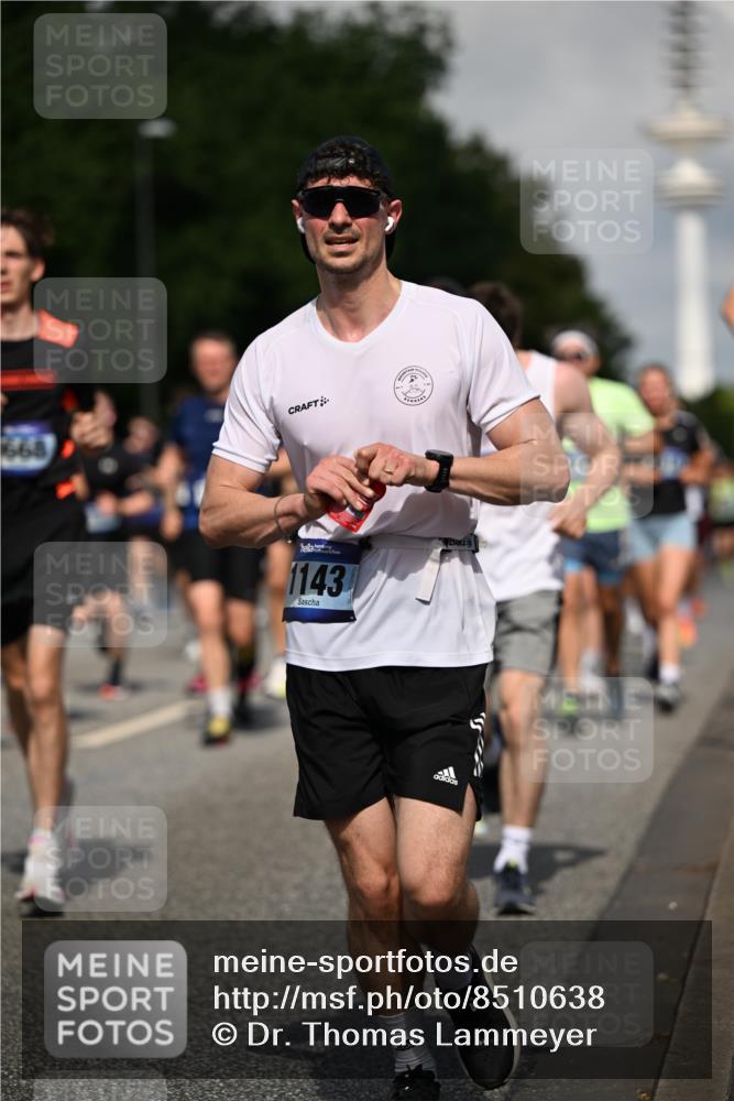 29.06.2025 - hella hamburg halbmarathon Dr. Thomas Lammeyer http://msf.ph/oto/8510638 29.06.2025 09:59:51 Kennedybrücke 1061, 1120, 1143, 1216, 1257, 1267, 1452, 1507, 1592, 1976, 2250, 2260, 2504, 2818, 2884, 2953, 3060, 3399, 3543, 3945, 4127, 4346, 4557, 4938, 5116, 5607, 5708, 6115, 6134, 6168, 6481, 6994, 7100, 7224, 7583, 7943, 8273, 8390, 8668, 8821, 8989, 9074, 9551, 10408, 10596, 10603, 10811, 10895, 11009 meine-sportfotos.de