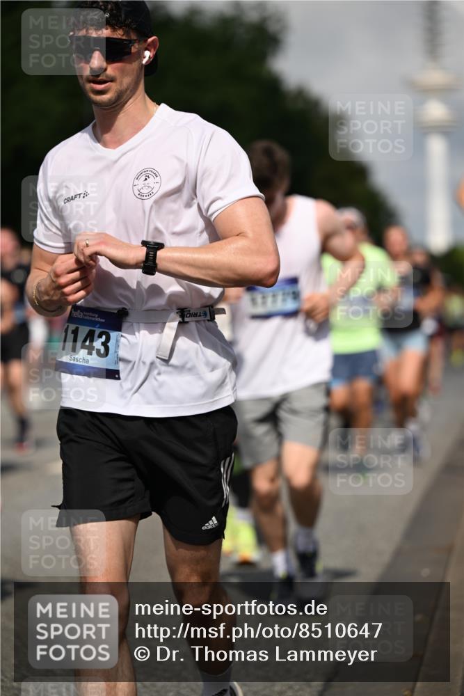 29.06.2025 - hella hamburg halbmarathon Dr. Thomas Lammeyer http://msf.ph/oto/8510647 29.06.2025 09:59:51 Kennedybrücke 1061, 1120, 1143, 1216, 1257, 1267, 1452, 1507, 1592, 1976, 2250, 2260, 2504, 2818, 2884, 2953, 3060, 3399, 3543, 3945, 4127, 4346, 4557, 4938, 5116, 5607, 5708, 6115, 6134, 6168, 6481, 6994, 7100, 7224, 7583, 7943, 8273, 8390, 8668, 8821, 8989, 9074, 9551, 10408, 10596, 10603, 10811, 10895, 11009 meine-sportfotos.de