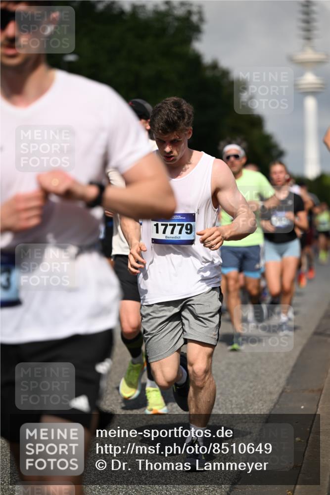 29.06.2025 - hella hamburg halbmarathon Dr. Thomas Lammeyer http://msf.ph/oto/8510649 29.06.2025 09:59:52 Kennedybrücke 1061, 1120, 1143, 1257, 1267, 1452, 1507, 1592, 1976, 2250, 2260, 2504, 2818, 2884, 2953, 3060, 3399, 3543, 3945, 4346, 4557, 4938, 5116, 5607, 5708, 6115, 6134, 6168, 6481, 6994, 7100, 7224, 7583, 7943, 8273, 8390, 8668, 8821, 8989, 9074, 10408, 10596, 10603, 10811, 10895, 11009 meine-sportfotos.de