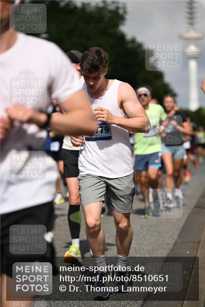 29.06.2025 - hella hamburg halbmarathon Dr. Thomas Lammeyer http://msf.ph/oto/8510651 29.06.2025 09:59:52 Kennedybrücke 1061, 1120, 1143, 1257, 1267, 1452, 1507, 1592, 1976, 2250, 2260, 2504, 2818, 2884, 2953, 3060, 3399, 3543, 3945, 4346, 4557, 4938, 5116, 5607, 5708, 6115, 6134, 6168, 6481, 6994, 7100, 7224, 7583, 7943, 8273, 8390, 8668, 8821, 8989, 9074, 10408, 10596, 10603, 10811, 10895, 11009 meine-sportfotos.de