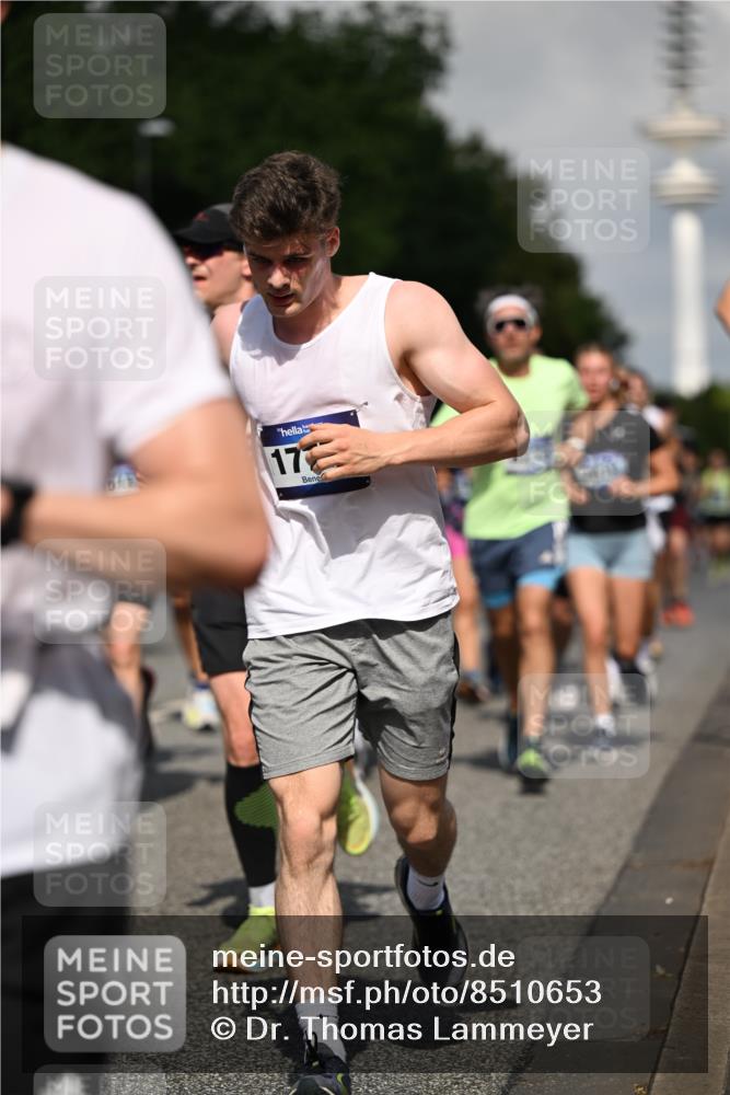 29.06.2025 - hella hamburg halbmarathon Dr. Thomas Lammeyer http://msf.ph/oto/8510653 29.06.2025 09:59:52 Kennedybrücke 1061, 1120, 1143, 1257, 1267, 1452, 1507, 1592, 1976, 2250, 2260, 2504, 2818, 2884, 2953, 3060, 3399, 3543, 3945, 4346, 4557, 4938, 5116, 5607, 5708, 6115, 6134, 6168, 6481, 6994, 7100, 7224, 7583, 7943, 8273, 8390, 8668, 8821, 8989, 9074, 10408, 10596, 10603, 10811, 10895, 11009 meine-sportfotos.de