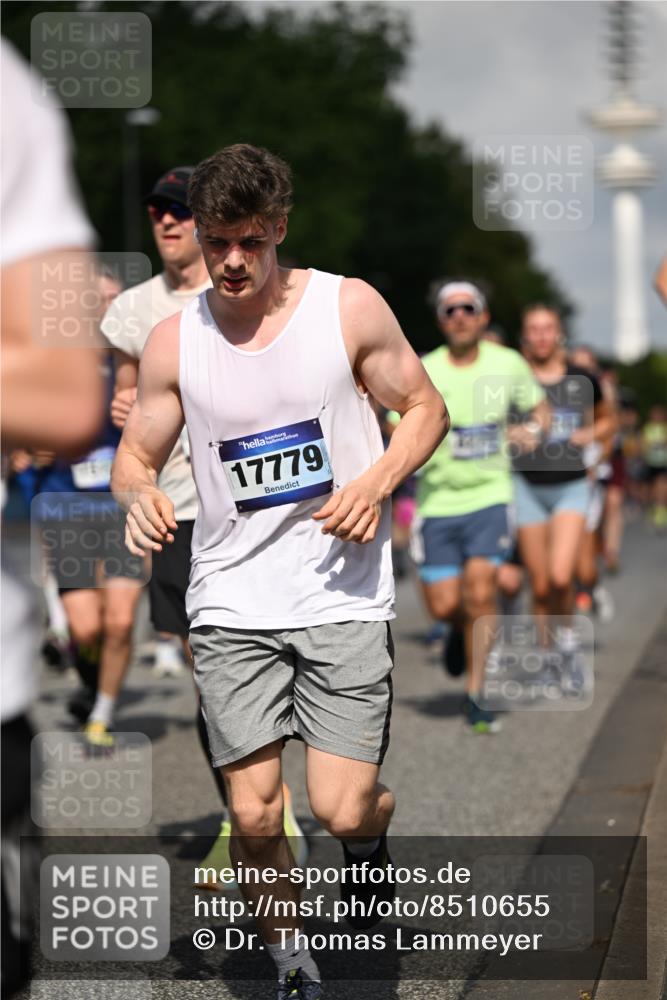 29.06.2025 - hella hamburg halbmarathon Dr. Thomas Lammeyer http://msf.ph/oto/8510655 29.06.2025 09:59:52 Kennedybrücke 1061, 1120, 1143, 1257, 1267, 1452, 1507, 1592, 1976, 2250, 2260, 2504, 2818, 2884, 2953, 3060, 3399, 3543, 3945, 4346, 4557, 4938, 5116, 5607, 5708, 6115, 6134, 6168, 6481, 6994, 7100, 7224, 7583, 7943, 8273, 8390, 8668, 8821, 8989, 9074, 10408, 10596, 10603, 10811, 10895, 11009 meine-sportfotos.de