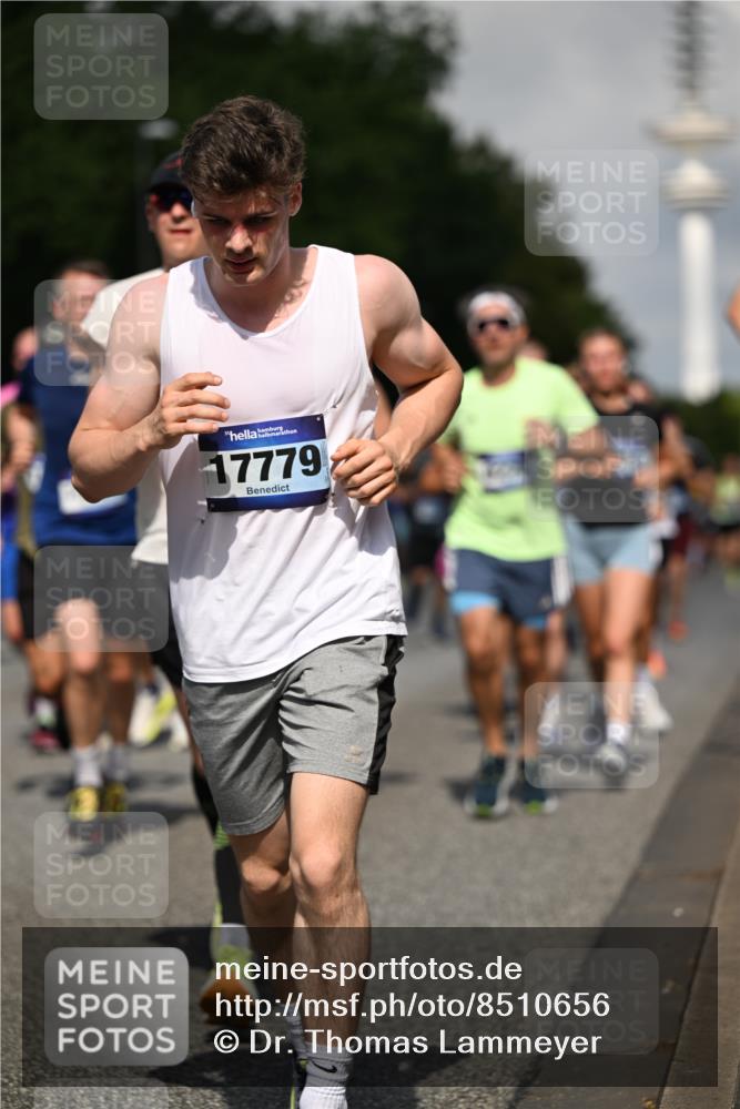 29.06.2025 - hella hamburg halbmarathon Dr. Thomas Lammeyer http://msf.ph/oto/8510656 29.06.2025 09:59:52 Kennedybrücke 1061, 1120, 1143, 1257, 1267, 1452, 1507, 1592, 1976, 2250, 2260, 2504, 2818, 2884, 2953, 3060, 3399, 3543, 3945, 4346, 4557, 4938, 5116, 5607, 5708, 6115, 6134, 6168, 6481, 6994, 7100, 7224, 7583, 7943, 8273, 8390, 8668, 8821, 8989, 9074, 10408, 10596, 10603, 10811, 10895, 11009 meine-sportfotos.de