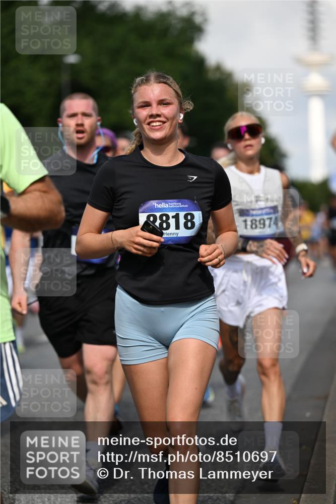 29.06.2025 - hella hamburg halbmarathon Dr. Thomas Lammeyer http://msf.ph/oto/8510697 29.06.2025 09:59:55 Kennedybrücke 1061, 1120, 1143, 1257, 1267, 1452, 1502, 1507, 1592, 1976, 2250, 2260, 2504, 2818, 2884, 2953, 3060, 3399, 3543, 4346, 4557, 5116, 5600, 5607, 5708, 6115, 6134, 6168, 6994, 7100, 7178, 7224, 7583, 7943, 8273, 8390, 8668, 8821, 8989, 9074, 10408, 10596, 10603, 10895, 11009 meine-sportfotos.de