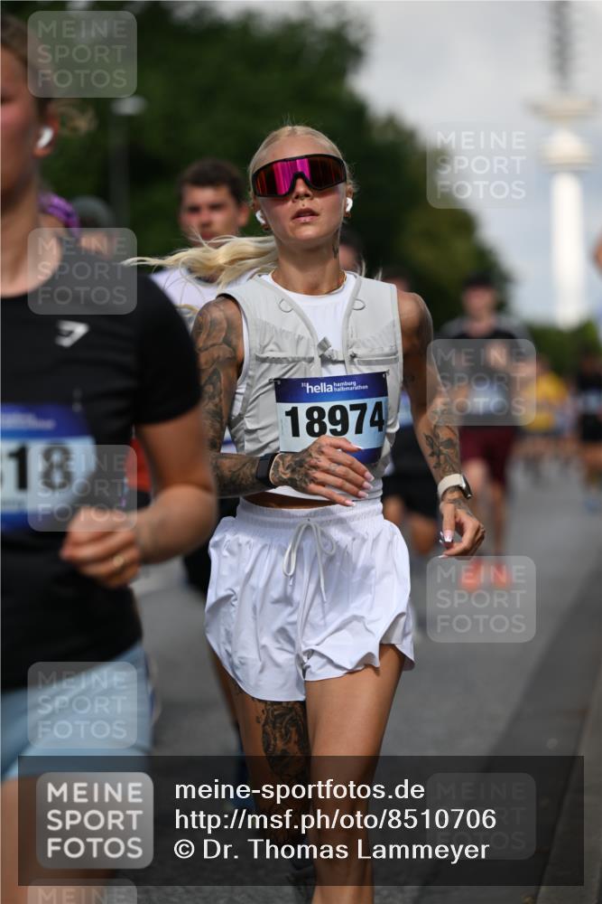 29.06.2025 - hella hamburg halbmarathon Dr. Thomas Lammeyer http://msf.ph/oto/8510706 29.06.2025 09:59:56 Kennedybrücke 1061, 1120, 1143, 1257, 1267, 1452, 1499, 1502, 1507, 1592, 1976, 2250, 2260, 2504, 2818, 2884, 2953, 3060, 3399, 3543, 4346, 4557, 5116, 5600, 5607, 5708, 6115, 6134, 6168, 6994, 7100, 7178, 7583, 7943, 8273, 8390, 8668, 8821, 8989, 9074, 9793, 10408, 10596, 10603, 10891, 10895, 11009 meine-sportfotos.de