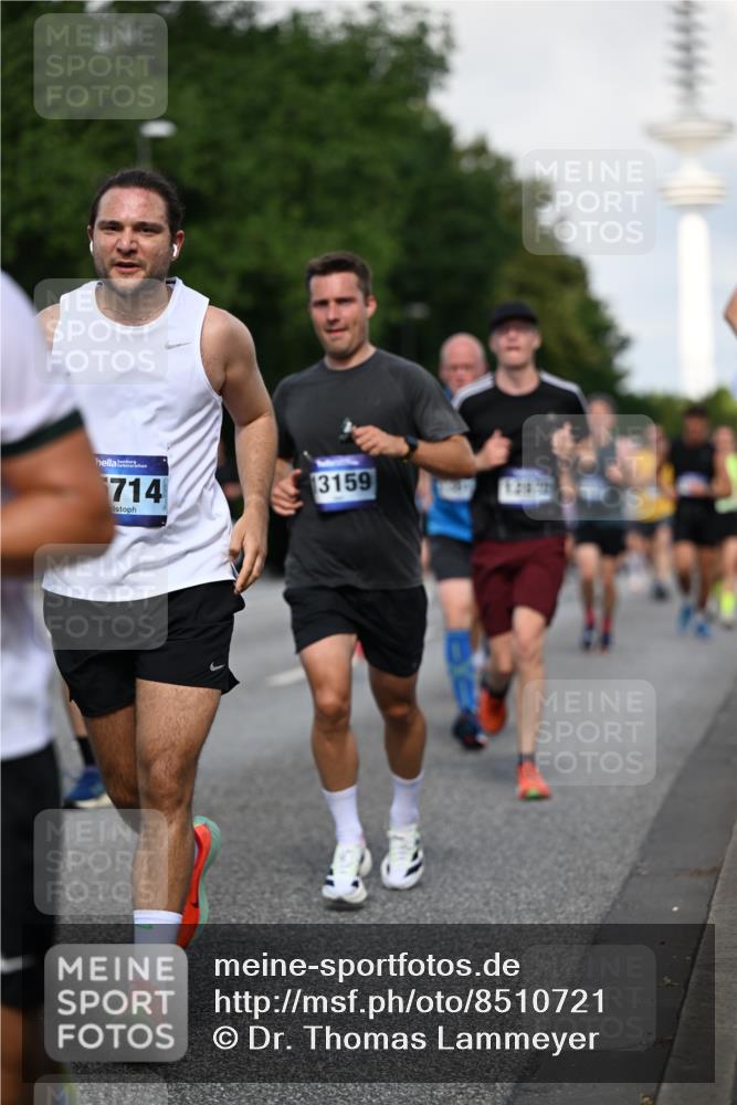 29.06.2025 - hella hamburg halbmarathon Dr. Thomas Lammeyer http://msf.ph/oto/8510721 29.06.2025 09:59:57 Kennedybrücke 1061, 1120, 1143, 1257, 1267, 1452, 1499, 1502, 1507, 1592, 1976, 2250, 2260, 2504, 2818, 2884, 2953, 3060, 3399, 3543, 4346, 4557, 5116, 5600, 5607, 5708, 6115, 6134, 6168, 6994, 7178, 7583, 7943, 8273, 8390, 8668, 8821, 8989, 9074, 9793, 10408, 10596, 10603, 10891, 10895, 11009 meine-sportfotos.de