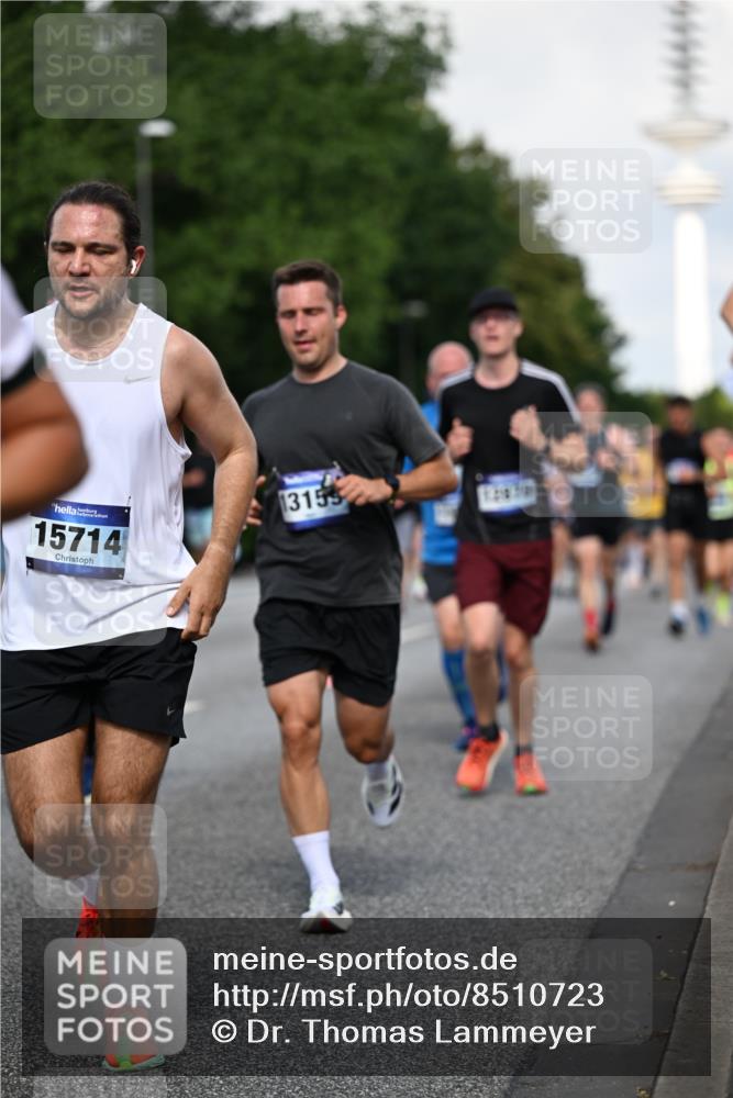 29.06.2025 - hella hamburg halbmarathon Dr. Thomas Lammeyer http://msf.ph/oto/8510723 29.06.2025 09:59:57 Kennedybrücke 1061, 1120, 1143, 1257, 1267, 1452, 1499, 1502, 1507, 1592, 1976, 2250, 2260, 2504, 2818, 2884, 2953, 3060, 3399, 3543, 4346, 4557, 5116, 5600, 5607, 5708, 6115, 6134, 6168, 6994, 7178, 7583, 7943, 8273, 8390, 8668, 8821, 8989, 9074, 9793, 10408, 10596, 10603, 10891, 10895, 11009 meine-sportfotos.de