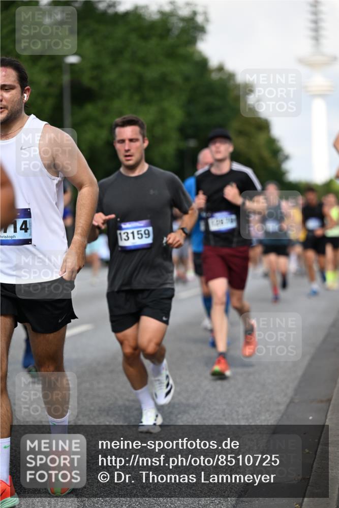 29.06.2025 - hella hamburg halbmarathon Dr. Thomas Lammeyer http://msf.ph/oto/8510725 29.06.2025 09:59:57 Kennedybrücke 1061, 1120, 1143, 1257, 1267, 1452, 1499, 1502, 1507, 1592, 1976, 2250, 2260, 2504, 2818, 2884, 2953, 3060, 3399, 3543, 4346, 4557, 5116, 5600, 5607, 5708, 6115, 6134, 6168, 6994, 7178, 7583, 7943, 8273, 8390, 8668, 8821, 8989, 9074, 9793, 10408, 10596, 10603, 10891, 10895, 11009 meine-sportfotos.de