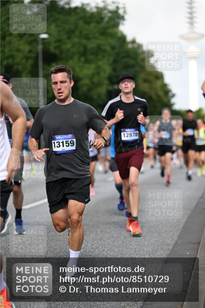 29.06.2025 - hella hamburg halbmarathon Dr. Thomas Lammeyer http://msf.ph/oto/8510729 29.06.2025 09:59:57 Kennedybrücke 1061, 1120, 1143, 1257, 1267, 1452, 1499, 1502, 1507, 1592, 1976, 2250, 2260, 2504, 2818, 2884, 2953, 3060, 3399, 3543, 4346, 4557, 5116, 5600, 5607, 5708, 6115, 6134, 6168, 6994, 7178, 7583, 7943, 8273, 8390, 8668, 8821, 8989, 9074, 9793, 10408, 10596, 10603, 10891, 10895, 11009 meine-sportfotos.de