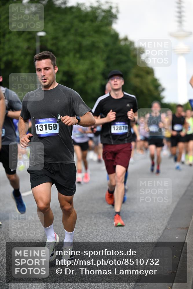 29.06.2025 - hella hamburg halbmarathon Dr. Thomas Lammeyer http://msf.ph/oto/8510732 29.06.2025 09:59:58 Kennedybrücke 1061, 1120, 1143, 1257, 1267, 1452, 1499, 1502, 1507, 1592, 1976, 2250, 2260, 2504, 2818, 2884, 2953, 3060, 3399, 3543, 4346, 4557, 5116, 5600, 5607, 5708, 5978, 6115, 6134, 6168, 6994, 7178, 7583, 7943, 8273, 8390, 8668, 8821, 8989, 9074, 9793, 10408, 10596, 10603, 10891, 10895, 11009 meine-sportfotos.de