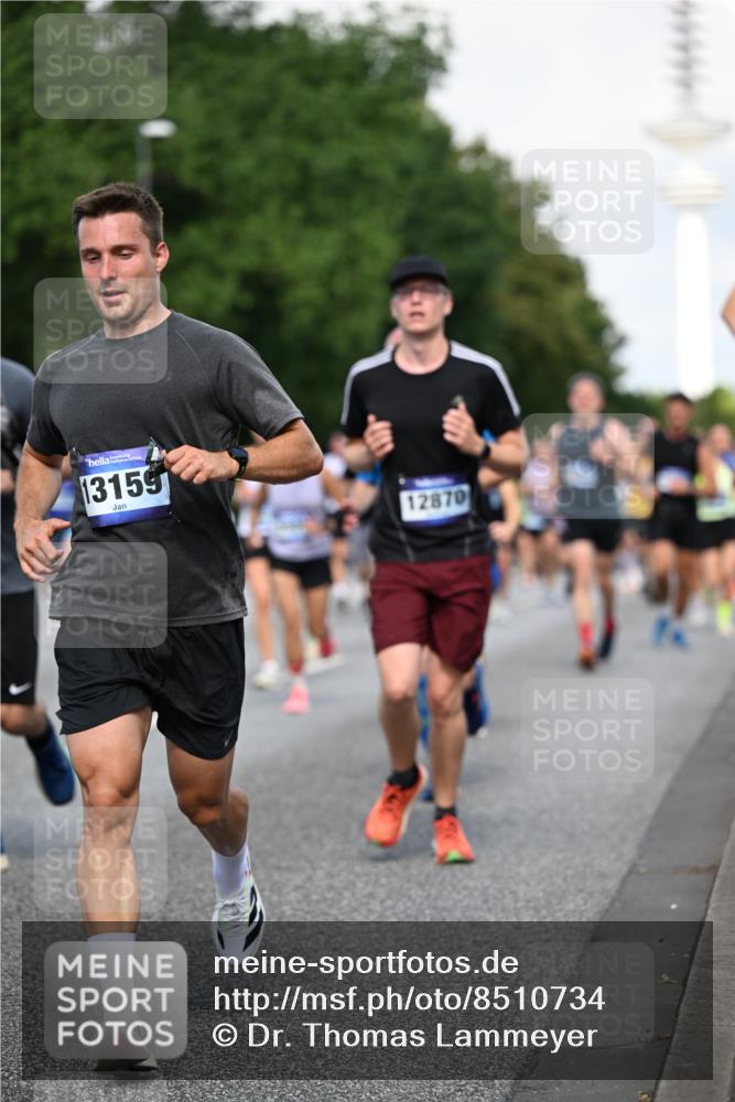 29.06.2025 - hella hamburg halbmarathon Dr. Thomas Lammeyer http://msf.ph/oto/8510734 29.06.2025 09:59:58 Kennedybrücke 1061, 1120, 1143, 1257, 1267, 1452, 1499, 1502, 1507, 1592, 1976, 2250, 2260, 2504, 2818, 2884, 2953, 3060, 3399, 3543, 4346, 4557, 5116, 5600, 5607, 5708, 5978, 6115, 6134, 6168, 6994, 7178, 7583, 7943, 8273, 8390, 8668, 8821, 8989, 9074, 9793, 10408, 10596, 10603, 10891, 10895, 11009 meine-sportfotos.de
