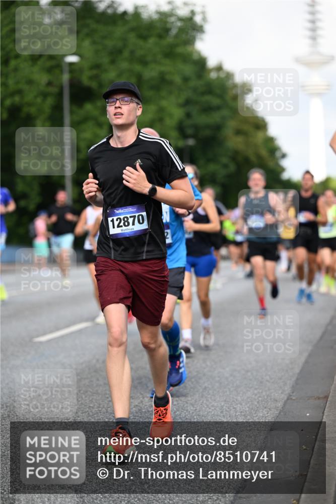 29.06.2025 - hella hamburg halbmarathon Dr. Thomas Lammeyer http://msf.ph/oto/8510741 29.06.2025 09:59:59 Kennedybrücke 1061, 1120, 1143, 1257, 1267, 1452, 1499, 1502, 1507, 1592, 1976, 2250, 2260, 2504, 2818, 2884, 2953, 3060, 3399, 3543, 4077, 4346, 4557, 5116, 5600, 5607, 5708, 5978, 6115, 6134, 6168, 7178, 7583, 7943, 8273, 8390, 8668, 8821, 8989, 9074, 9793, 10408, 10596, 10603, 10891, 10895, 11009 meine-sportfotos.de
