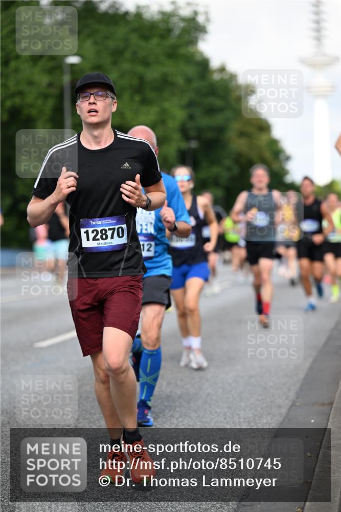 29.06.2025 - hella hamburg halbmarathon Dr. Thomas Lammeyer http://msf.ph/oto/8510745 29.06.2025 09:59:59 Kennedybrücke 1061, 1120, 1143, 1257, 1267, 1452, 1499, 1502, 1507, 1592, 1976, 2250, 2260, 2504, 2818, 2884, 2953, 3060, 3399, 3543, 4077, 4346, 4557, 5116, 5600, 5607, 5708, 5978, 6115, 6134, 6168, 7178, 7583, 7943, 8273, 8390, 8668, 8821, 8989, 9074, 9793, 10408, 10596, 10603, 10891, 10895, 11009 meine-sportfotos.de