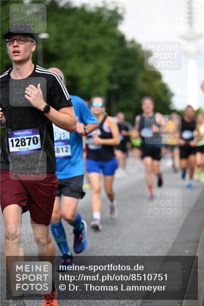 29.06.2025 - hella hamburg halbmarathon Dr. Thomas Lammeyer http://msf.ph/oto/8510751 29.06.2025 09:59:59 Kennedybrücke 1061, 1120, 1143, 1257, 1267, 1452, 1499, 1502, 1507, 1592, 1976, 2250, 2260, 2504, 2818, 2884, 2953, 3060, 3399, 3543, 4077, 4346, 4557, 5116, 5600, 5607, 5708, 5978, 6115, 6134, 6168, 7178, 7583, 7943, 8273, 8390, 8668, 8821, 8989, 9074, 9793, 10408, 10596, 10603, 10891, 10895, 11009 meine-sportfotos.de