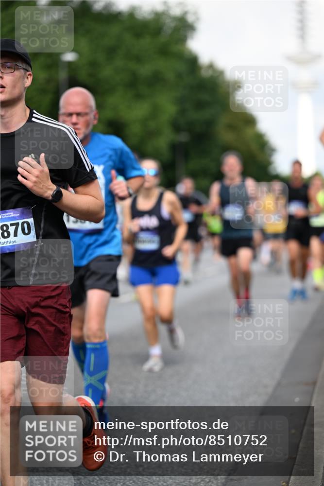 29.06.2025 - hella hamburg halbmarathon Dr. Thomas Lammeyer http://msf.ph/oto/8510752 29.06.2025 09:59:59 Kennedybrücke 1061, 1120, 1143, 1257, 1267, 1452, 1499, 1502, 1507, 1592, 1976, 2250, 2260, 2504, 2818, 2884, 2953, 3060, 3399, 3543, 4077, 4346, 4557, 5116, 5600, 5607, 5708, 5978, 6115, 6134, 6168, 7178, 7583, 7943, 8273, 8390, 8668, 8821, 8989, 9074, 9793, 10408, 10596, 10603, 10891, 10895, 11009 meine-sportfotos.de