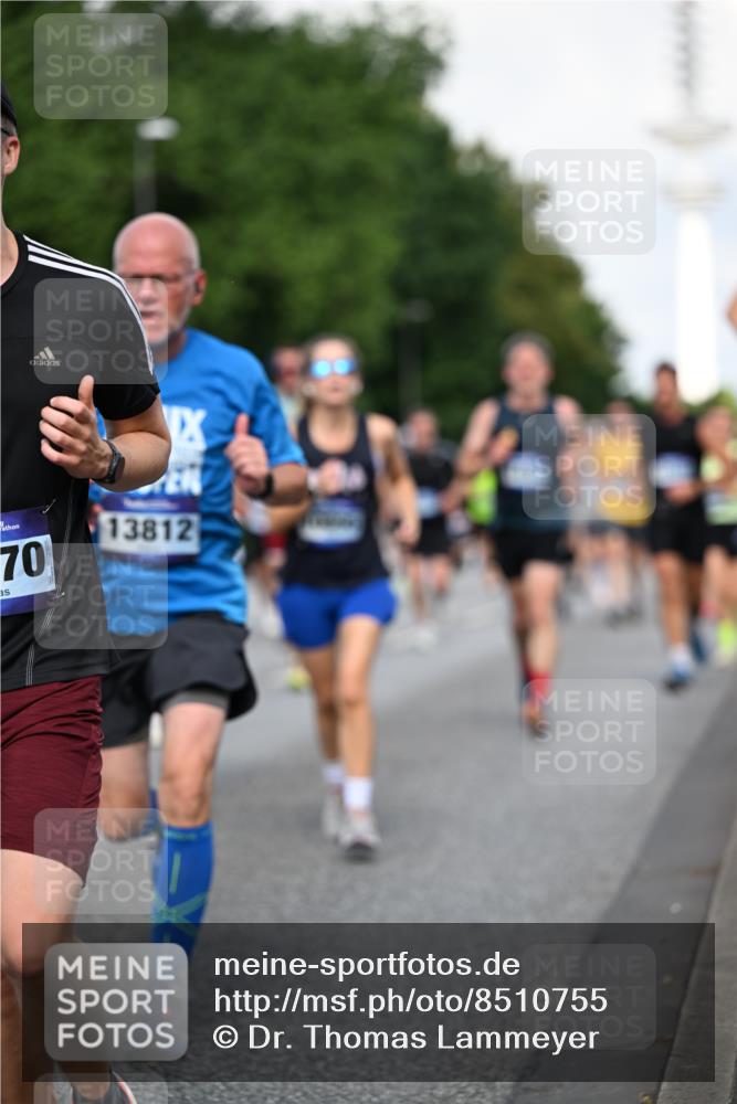 29.06.2025 - hella hamburg halbmarathon Dr. Thomas Lammeyer http://msf.ph/oto/8510755 29.06.2025 09:59:59 Kennedybrücke 1061, 1120, 1143, 1257, 1267, 1452, 1499, 1502, 1507, 1592, 1976, 2250, 2260, 2504, 2818, 2884, 2953, 3060, 3399, 3543, 4077, 4346, 4557, 5116, 5600, 5607, 5708, 5978, 6115, 6134, 6168, 7178, 7583, 7943, 8273, 8390, 8668, 8821, 8989, 9074, 9793, 10408, 10596, 10603, 10891, 10895, 11009 meine-sportfotos.de