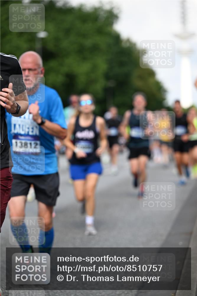 29.06.2025 - hella hamburg halbmarathon Dr. Thomas Lammeyer http://msf.ph/oto/8510757 29.06.2025 10:00:00 Kennedybrücke 1061, 1120, 1143, 1257, 1267, 1452, 1499, 1502, 1507, 1592, 1976, 2250, 2260, 2504, 2818, 2884, 2953, 3060, 3399, 3543, 4077, 4346, 4557, 4711, 5116, 5600, 5607, 5978, 6115, 6134, 6168, 7178, 7583, 7943, 8273, 8390, 8668, 8821, 8989, 9074, 9695, 9793, 10408, 10603, 10891, 10895, 11009 meine-sportfotos.de