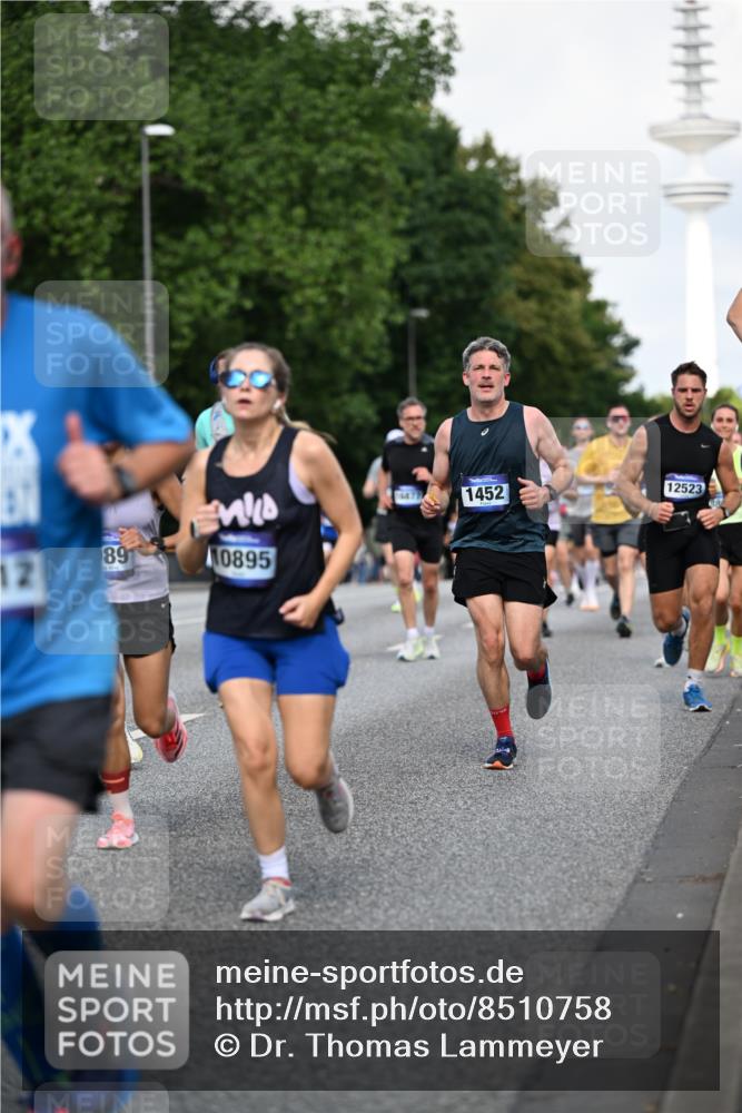29.06.2025 - hella hamburg halbmarathon Dr. Thomas Lammeyer http://msf.ph/oto/8510758 29.06.2025 10:00:00 Kennedybrücke 1061, 1120, 1143, 1257, 1267, 1452, 1499, 1502, 1507, 1592, 1976, 2250, 2260, 2504, 2818, 2884, 2953, 3060, 3399, 3543, 4077, 4346, 4557, 4711, 5116, 5600, 5607, 5978, 6115, 6134, 6168, 7178, 7583, 7943, 8273, 8390, 8668, 8821, 8989, 9074, 9695, 9793, 10408, 10603, 10891, 10895, 11009 meine-sportfotos.de