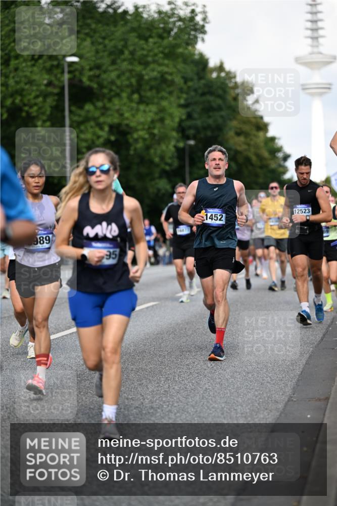 29.06.2025 - hella hamburg halbmarathon Dr. Thomas Lammeyer http://msf.ph/oto/8510763 29.06.2025 10:00:00 Kennedybrücke 1061, 1120, 1143, 1257, 1267, 1452, 1499, 1502, 1507, 1592, 1976, 2250, 2260, 2504, 2818, 2884, 2953, 3060, 3399, 3543, 4077, 4346, 4557, 4711, 5116, 5600, 5607, 5978, 6115, 6134, 6168, 7178, 7583, 7943, 8273, 8390, 8668, 8821, 8989, 9074, 9695, 9793, 10408, 10603, 10891, 10895, 11009 meine-sportfotos.de