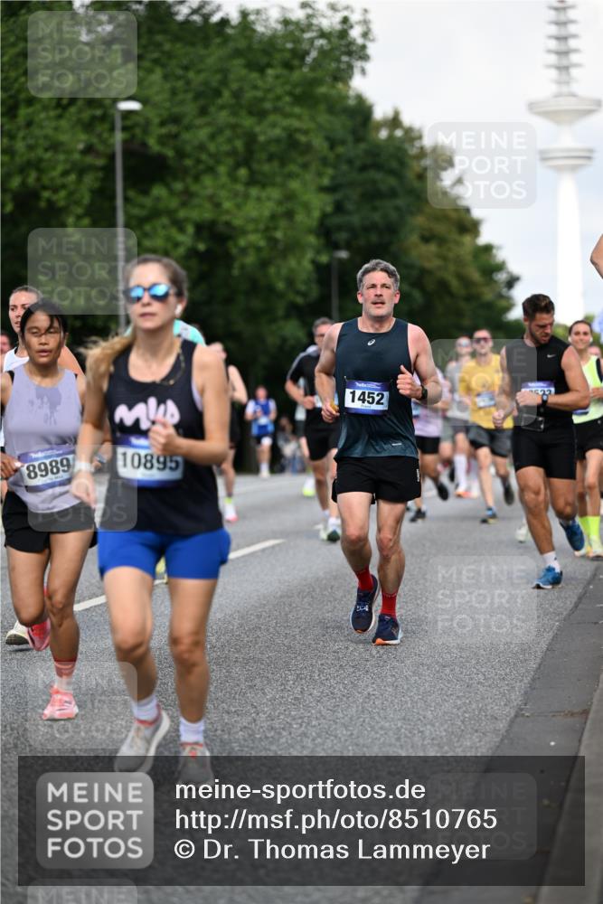 29.06.2025 - hella hamburg halbmarathon Dr. Thomas Lammeyer http://msf.ph/oto/8510765 29.06.2025 10:00:00 Kennedybrücke 1061, 1120, 1143, 1257, 1267, 1452, 1499, 1502, 1507, 1592, 1976, 2250, 2260, 2504, 2818, 2884, 2953, 3060, 3399, 3543, 4077, 4346, 4557, 4711, 5116, 5600, 5607, 5978, 6115, 6134, 6168, 7178, 7583, 7943, 8273, 8390, 8668, 8821, 8989, 9074, 9695, 9793, 10408, 10603, 10891, 10895, 11009 meine-sportfotos.de