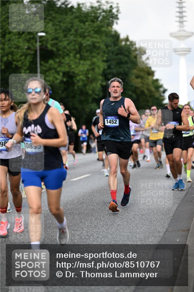 29.06.2025 - hella hamburg halbmarathon Dr. Thomas Lammeyer http://msf.ph/oto/8510767 29.06.2025 10:00:00 Kennedybrücke 1061, 1120, 1143, 1257, 1267, 1452, 1499, 1502, 1507, 1592, 1976, 2250, 2260, 2504, 2818, 2884, 2953, 3060, 3399, 3543, 4077, 4346, 4557, 4711, 5116, 5600, 5607, 5978, 6115, 6134, 6168, 7178, 7583, 7943, 8273, 8390, 8668, 8821, 8989, 9074, 9695, 9793, 10408, 10603, 10891, 10895, 11009 meine-sportfotos.de