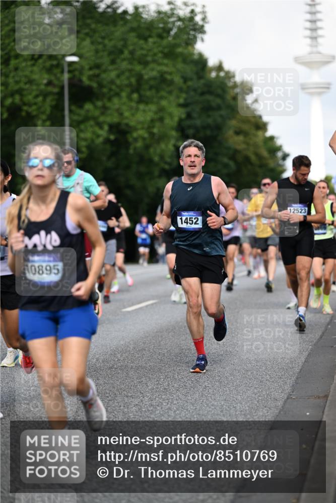 29.06.2025 - hella hamburg halbmarathon Dr. Thomas Lammeyer http://msf.ph/oto/8510769 29.06.2025 10:00:01 Kennedybrücke 1061, 1120, 1143, 1257, 1267, 1452, 1499, 1502, 1507, 1592, 1976, 2250, 2260, 2504, 2818, 2884, 2953, 3060, 3399, 3543, 4077, 4557, 4711, 5116, 5600, 5607, 5978, 6115, 6134, 6168, 7178, 7583, 7943, 8273, 8390, 8668, 8821, 8989, 9074, 9695, 9793, 10408, 10603, 10891, 10895, 11009 meine-sportfotos.de