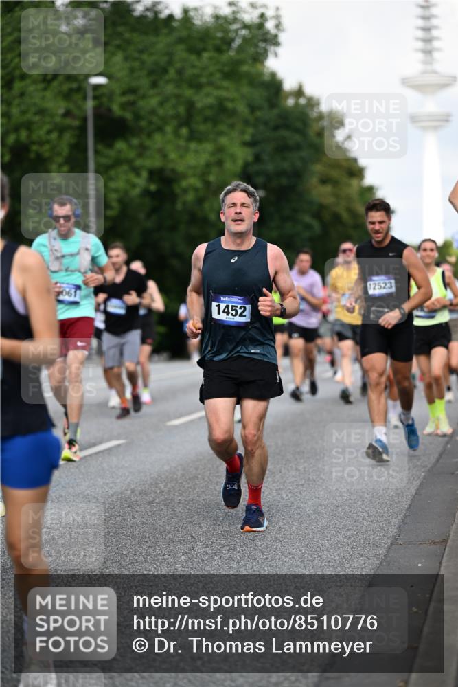 29.06.2025 - hella hamburg halbmarathon Dr. Thomas Lammeyer http://msf.ph/oto/8510776 29.06.2025 10:00:01 Kennedybrücke 1061, 1120, 1143, 1257, 1267, 1452, 1499, 1502, 1507, 1592, 1976, 2250, 2260, 2504, 2818, 2884, 2953, 3060, 3399, 3543, 4077, 4557, 4711, 5116, 5600, 5607, 5978, 6115, 6134, 6168, 7178, 7583, 7943, 8273, 8390, 8668, 8821, 8989, 9074, 9695, 9793, 10408, 10603, 10891, 10895, 11009 meine-sportfotos.de