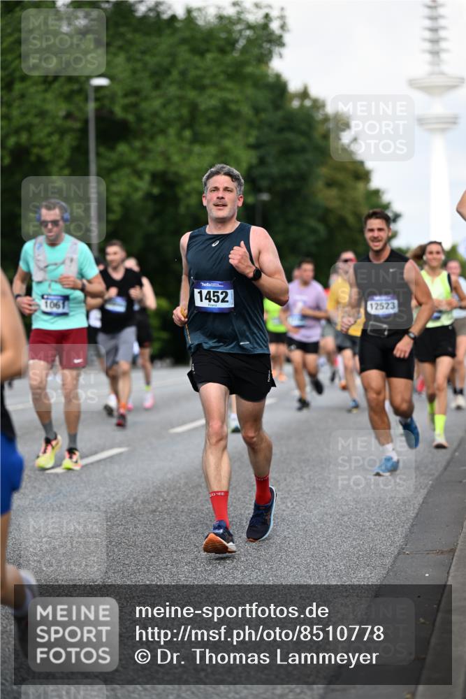 29.06.2025 - hella hamburg halbmarathon Dr. Thomas Lammeyer http://msf.ph/oto/8510778 29.06.2025 10:00:01 Kennedybrücke 1061, 1120, 1143, 1257, 1267, 1452, 1499, 1502, 1507, 1592, 1976, 2250, 2260, 2504, 2818, 2884, 2953, 3060, 3399, 3543, 4077, 4557, 4711, 5116, 5600, 5607, 5978, 6115, 6134, 6168, 7178, 7583, 7943, 8273, 8390, 8668, 8821, 8989, 9074, 9695, 9793, 10408, 10603, 10891, 10895, 11009 meine-sportfotos.de