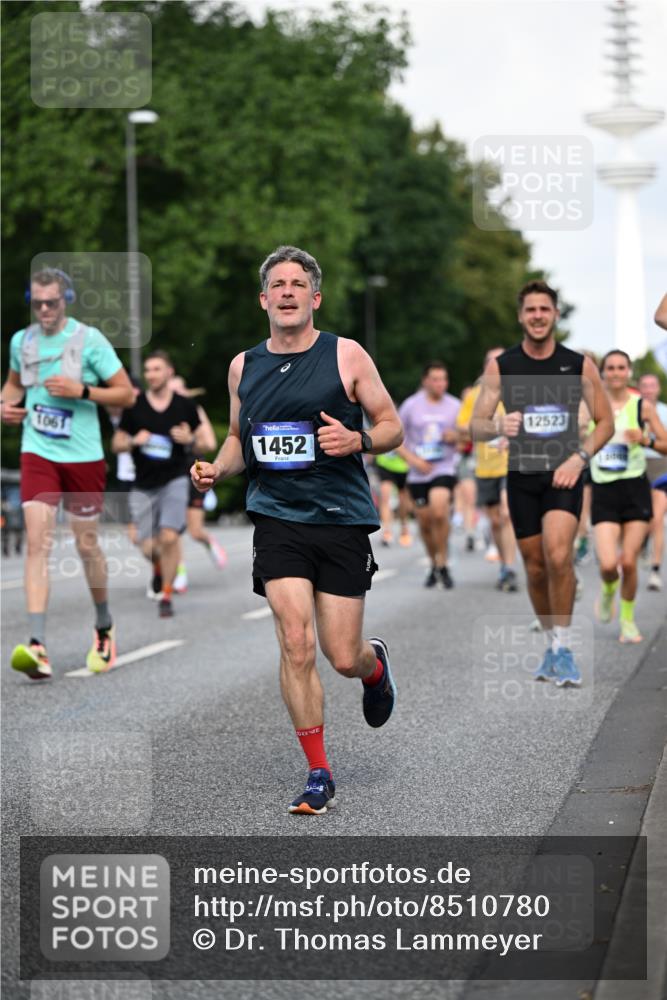 29.06.2025 - hella hamburg halbmarathon Dr. Thomas Lammeyer http://msf.ph/oto/8510780 29.06.2025 10:00:01 Kennedybrücke 1061, 1120, 1143, 1257, 1267, 1452, 1499, 1502, 1507, 1592, 1976, 2250, 2260, 2504, 2818, 2884, 2953, 3060, 3399, 3543, 4077, 4557, 4711, 5116, 5600, 5607, 5978, 6115, 6134, 6168, 7178, 7583, 7943, 8273, 8390, 8668, 8821, 8989, 9074, 9695, 9793, 10408, 10603, 10891, 10895, 11009 meine-sportfotos.de