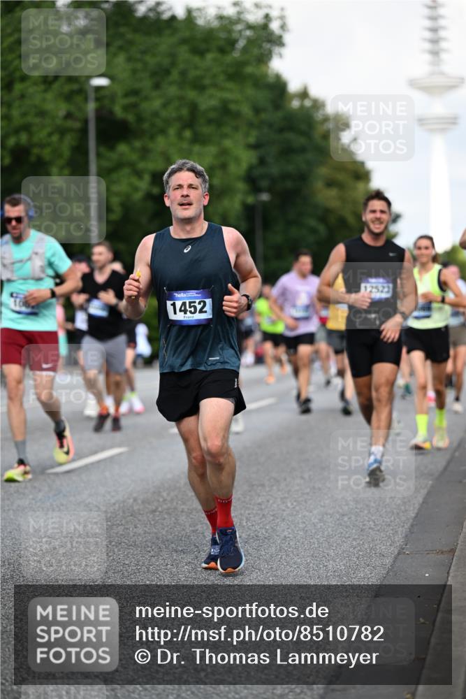 29.06.2025 - hella hamburg halbmarathon Dr. Thomas Lammeyer http://msf.ph/oto/8510782 29.06.2025 10:00:01 Kennedybrücke 1061, 1120, 1143, 1257, 1267, 1452, 1499, 1502, 1507, 1592, 1976, 2250, 2260, 2504, 2818, 2884, 2953, 3060, 3399, 3543, 4077, 4557, 4711, 5116, 5600, 5607, 5978, 6115, 6134, 6168, 7178, 7583, 7943, 8273, 8390, 8668, 8821, 8989, 9074, 9695, 9793, 10408, 10603, 10891, 10895, 11009 meine-sportfotos.de
