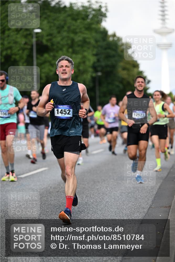 29.06.2025 - hella hamburg halbmarathon Dr. Thomas Lammeyer http://msf.ph/oto/8510784 29.06.2025 10:00:02 Kennedybrücke 1061, 1120, 1143, 1257, 1267, 1452, 1499, 1502, 1507, 1592, 1976, 2250, 2260, 2504, 2818, 2884, 2953, 3399, 3543, 4077, 4557, 4711, 5116, 5600, 5607, 5978, 6115, 6168, 6511, 6512, 7178, 7583, 7943, 8273, 8668, 8821, 8989, 9074, 9695, 9793, 10408, 10603, 10891, 10895, 11009, 11124 meine-sportfotos.de