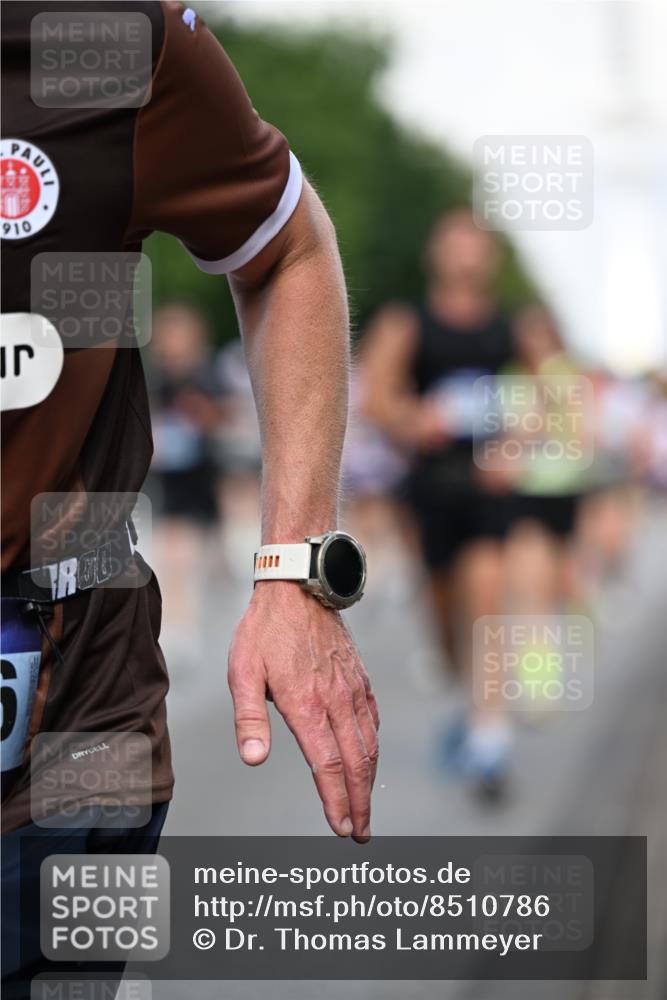 29.06.2025 - hella hamburg halbmarathon Dr. Thomas Lammeyer http://msf.ph/oto/8510786 29.06.2025 10:00:03 Kennedybrücke 1061, 1120, 1257, 1267, 1452, 1499, 1502, 1507, 1592, 1976, 2250, 2504, 2818, 2884, 2953, 3256, 3543, 4077, 4557, 4711, 5116, 5600, 5607, 5978, 6115, 6168, 6511, 6512, 7178, 7583, 7943, 8273, 8668, 8989, 9074, 9695, 9793, 10408, 10603, 10891, 10895, 11009, 11124 meine-sportfotos.de