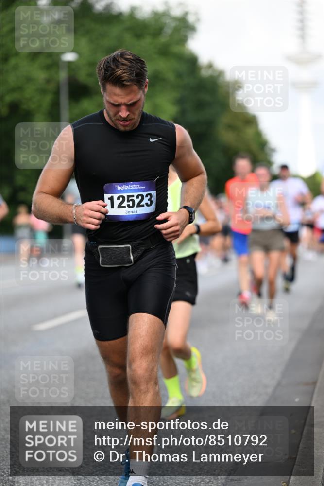 29.06.2025 - hella hamburg halbmarathon Dr. Thomas Lammeyer http://msf.ph/oto/8510792 29.06.2025 10:00:04 Kennedybrücke 1061, 1120, 1257, 1267, 1452, 1499, 1502, 1592, 1976, 2250, 2504, 2818, 2884, 2953, 3256, 3543, 4077, 4557, 4711, 5116, 5600, 5607, 5978, 6115, 6168, 6511, 6512, 7178, 7583, 7943, 8273, 8335, 8989, 9074, 9695, 9793, 10408, 10603, 10891, 10895, 11124 meine-sportfotos.de