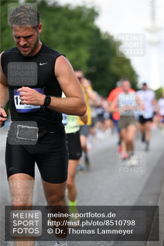 29.06.2025 - hella hamburg halbmarathon Dr. Thomas Lammeyer http://msf.ph/oto/8510798 29.06.2025 10:00:05 Kennedybrücke 1061, 1120, 1257, 1267, 1452, 1499, 1502, 1592, 1976, 2250, 2504, 2818, 2953, 3256, 3543, 4077, 4557, 4711, 5482, 5600, 5607, 5978, 6115, 6168, 6511, 6512, 7178, 7583, 7943, 8273, 8335, 8989, 9638, 9695, 9793, 10408, 10891, 10895, 11124 meine-sportfotos.de