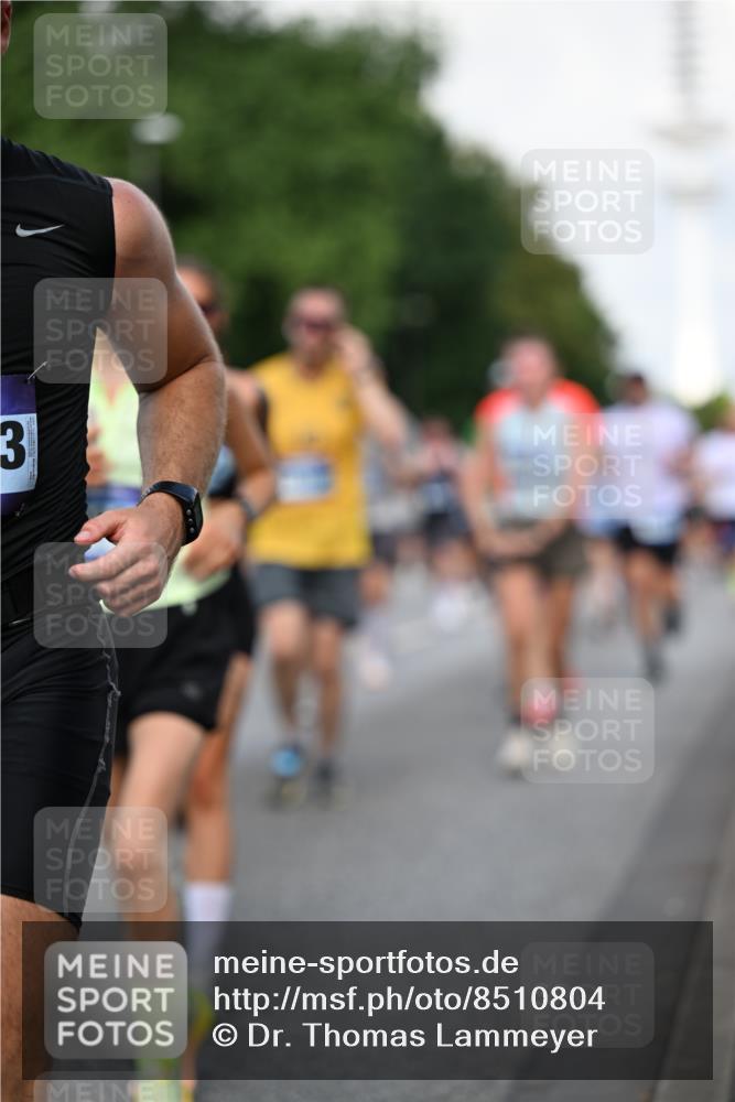 29.06.2025 - hella hamburg halbmarathon Dr. Thomas Lammeyer http://msf.ph/oto/8510804 29.06.2025 10:00:05 Kennedybrücke 1061, 1120, 1257, 1267, 1452, 1499, 1502, 1592, 1976, 2250, 2504, 2818, 2953, 3256, 3543, 4077, 4557, 4711, 5482, 5600, 5607, 5978, 6115, 6168, 6511, 6512, 7178, 7583, 7943, 8273, 8335, 8989, 9638, 9695, 9793, 10408, 10891, 10895, 11124 meine-sportfotos.de