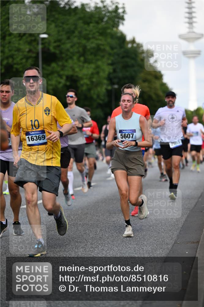 29.06.2025 - hella hamburg halbmarathon Dr. Thomas Lammeyer http://msf.ph/oto/8510816 29.06.2025 10:00:06 Kennedybrücke 1061, 1120, 1267, 1452, 1499, 1502, 1592, 1976, 2504, 2818, 2953, 3256, 3543, 4077, 4711, 5482, 5600, 5607, 5978, 6115, 6511, 6512, 7178, 7583, 7943, 8273, 8335, 8989, 9638, 9695, 9793, 10408, 10891, 10895, 11124, 11231 meine-sportfotos.de