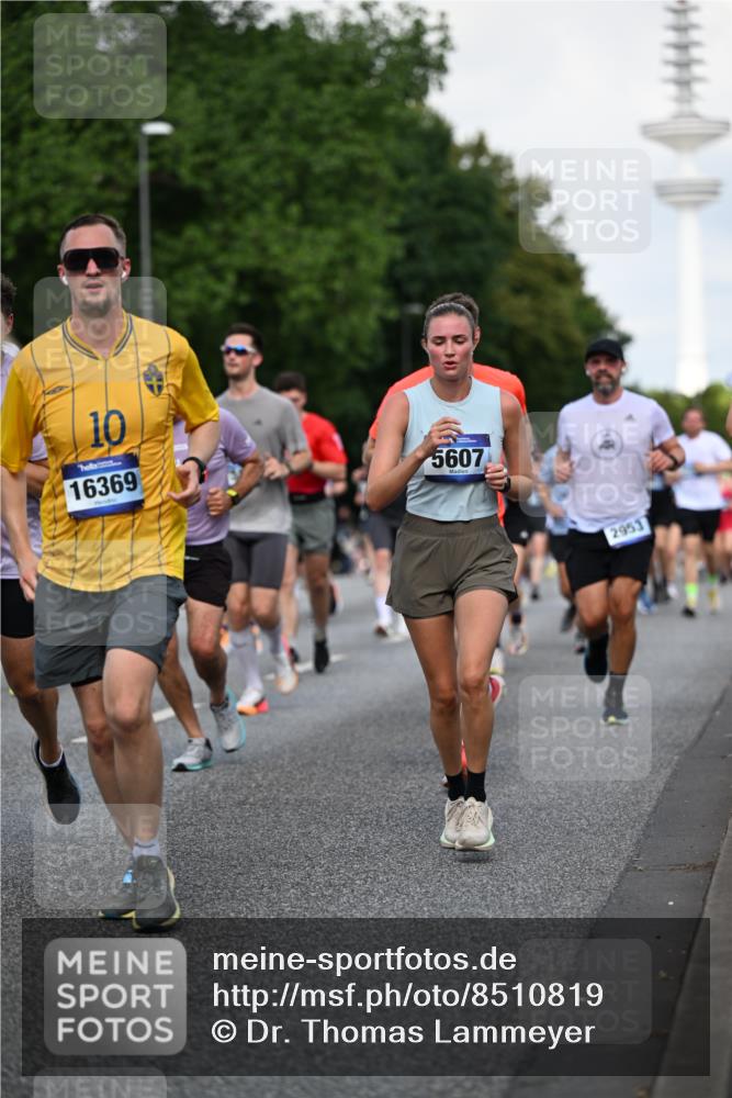 29.06.2025 - hella hamburg halbmarathon Dr. Thomas Lammeyer http://msf.ph/oto/8510819 29.06.2025 10:00:06 Kennedybrücke 1061, 1120, 1267, 1452, 1499, 1502, 1592, 1976, 2504, 2818, 2953, 3256, 3543, 4077, 4711, 5482, 5600, 5607, 5978, 6115, 6511, 6512, 7178, 7583, 7943, 8273, 8335, 8989, 9638, 9695, 9793, 10408, 10891, 10895, 11124, 11231 meine-sportfotos.de