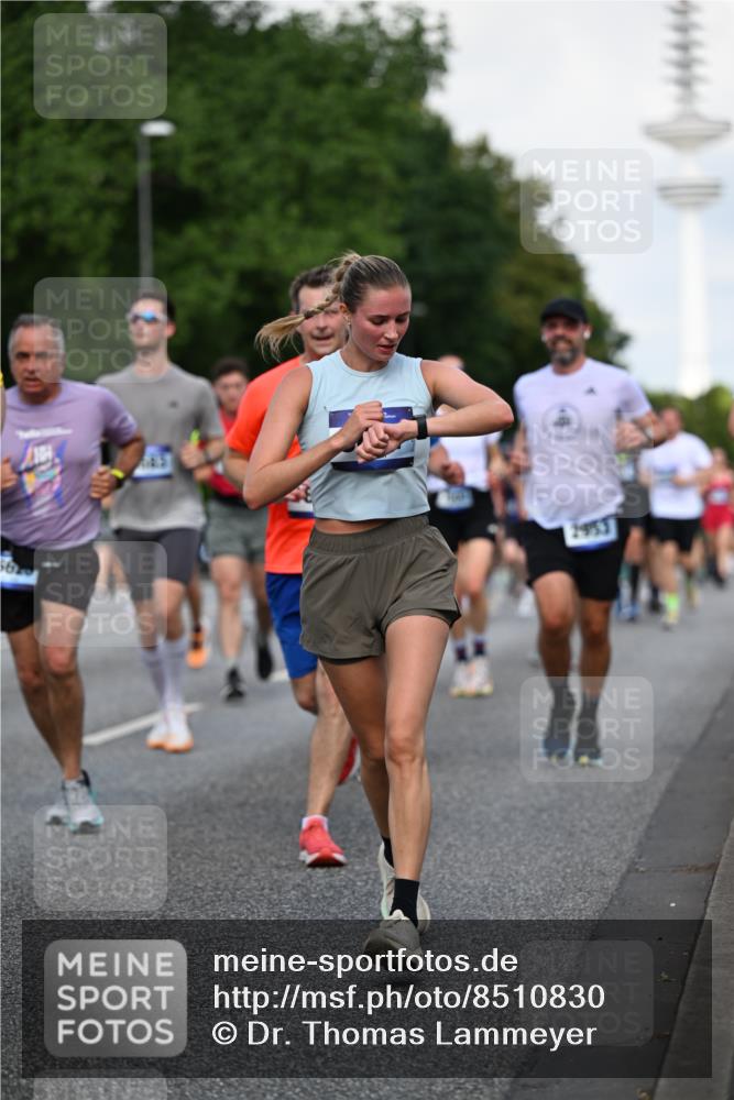 29.06.2025 - hella hamburg halbmarathon Dr. Thomas Lammeyer http://msf.ph/oto/8510830 29.06.2025 10:00:07 Kennedybrücke 1061, 1120, 1452, 1499, 1502, 1592, 1976, 2504, 2953, 3256, 4077, 4404, 4711, 5482, 5600, 5607, 5978, 6511, 6512, 7178, 7583, 7943, 8335, 8989, 9638, 9695, 9793, 10408, 10891, 10895, 11124, 11231 meine-sportfotos.de