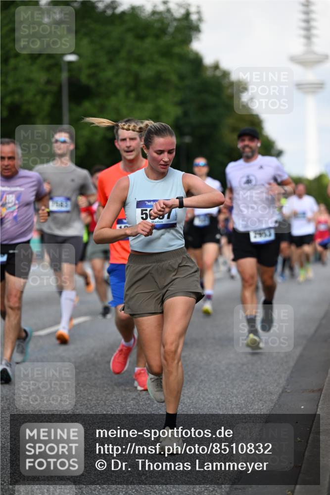 29.06.2025 - hella hamburg halbmarathon Dr. Thomas Lammeyer http://msf.ph/oto/8510832 29.06.2025 10:00:07 Kennedybrücke 1061, 1120, 1452, 1499, 1502, 1592, 1976, 2504, 2953, 3256, 4077, 4404, 4711, 5482, 5600, 5607, 5978, 6511, 6512, 7178, 7583, 7943, 8335, 8989, 9638, 9695, 9793, 10408, 10891, 10895, 11124, 11231 meine-sportfotos.de