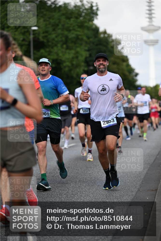 29.06.2025 - hella hamburg halbmarathon Dr. Thomas Lammeyer http://msf.ph/oto/8510844 29.06.2025 10:00:08 Kennedybrücke 1061, 1120, 1452, 1499, 1502, 1592, 1976, 2953, 3256, 4077, 4404, 4711, 5482, 5600, 5607, 5978, 6511, 6512, 7178, 7583, 7943, 8335, 8921, 8989, 9597, 9638, 9695, 9793, 10408, 10891, 10895, 11124, 11231 meine-sportfotos.de