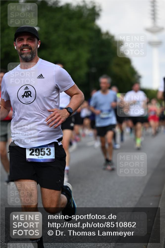 29.06.2025 - hella hamburg halbmarathon Dr. Thomas Lammeyer http://msf.ph/oto/8510862 29.06.2025 10:00:10 Kennedybrücke 1061, 1120, 1452, 1499, 1502, 1592, 1628, 1976, 2083, 2953, 3256, 4077, 4377, 4404, 4711, 5482, 5600, 5607, 5978, 6511, 6512, 7178, 7583, 7943, 8335, 8921, 8989, 9597, 9638, 9695, 9793, 10891, 10895, 11124, 11231 meine-sportfotos.de