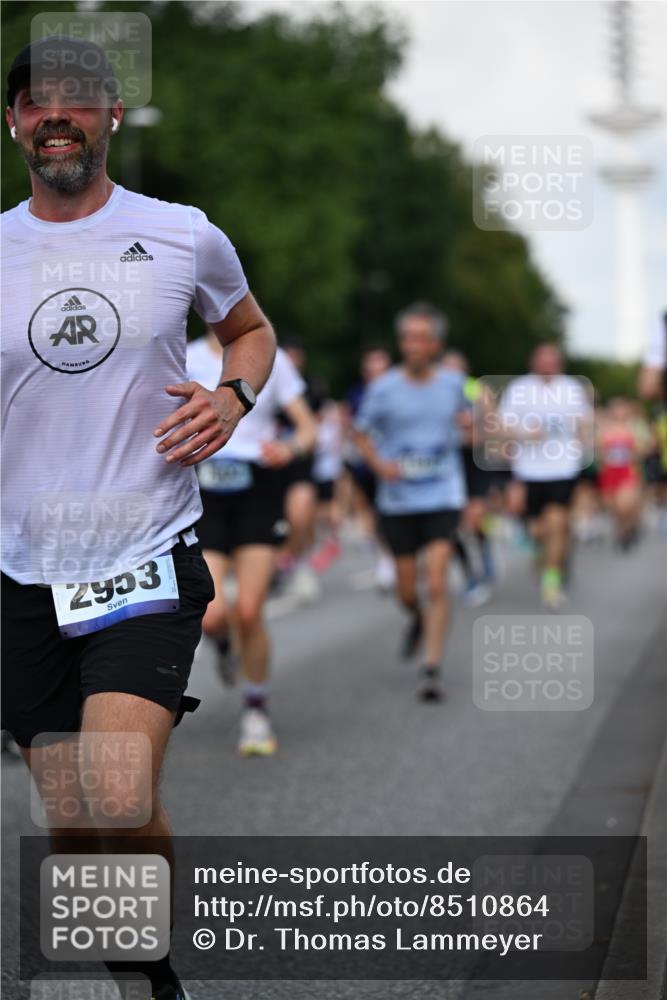 29.06.2025 - hella hamburg halbmarathon Dr. Thomas Lammeyer http://msf.ph/oto/8510864 29.06.2025 10:00:10 Kennedybrücke 1061, 1120, 1452, 1499, 1502, 1592, 1628, 1976, 2083, 2953, 3256, 4077, 4377, 4404, 4711, 5482, 5600, 5607, 5978, 6511, 6512, 7178, 7583, 7943, 8335, 8921, 8989, 9597, 9638, 9695, 9793, 10891, 10895, 11124, 11231 meine-sportfotos.de