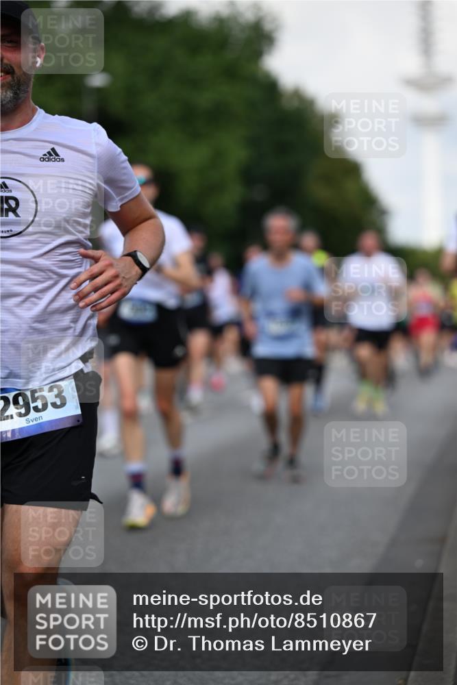 29.06.2025 - hella hamburg halbmarathon Dr. Thomas Lammeyer http://msf.ph/oto/8510867 29.06.2025 10:00:10 Kennedybrücke 1061, 1120, 1452, 1499, 1502, 1592, 1628, 1976, 2083, 2953, 3256, 4077, 4377, 4404, 4711, 5482, 5600, 5607, 5978, 6511, 6512, 7178, 7583, 7943, 8335, 8921, 8989, 9597, 9638, 9695, 9793, 10891, 10895, 11124, 11231 meine-sportfotos.de